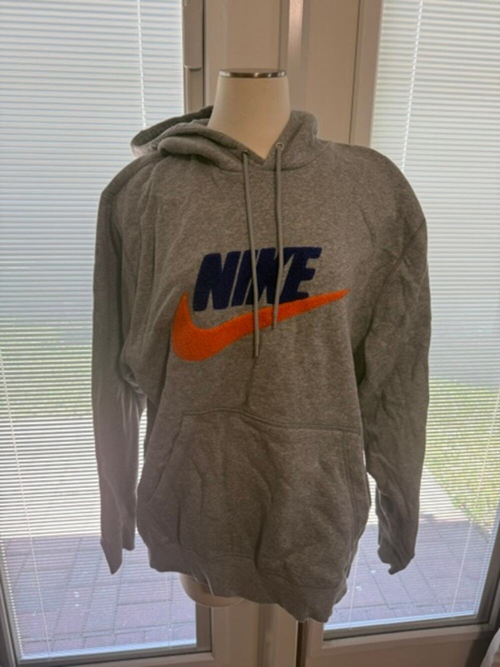 USED-GREY NIKE CLUB CHENILLE FUTURA FLEECE PULLOVER HOODIE ( SIZE XL )